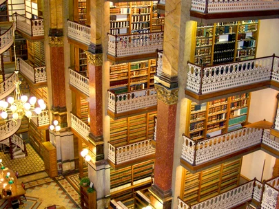 Photo of the inside of the law library at the Iowa State Capitol.  